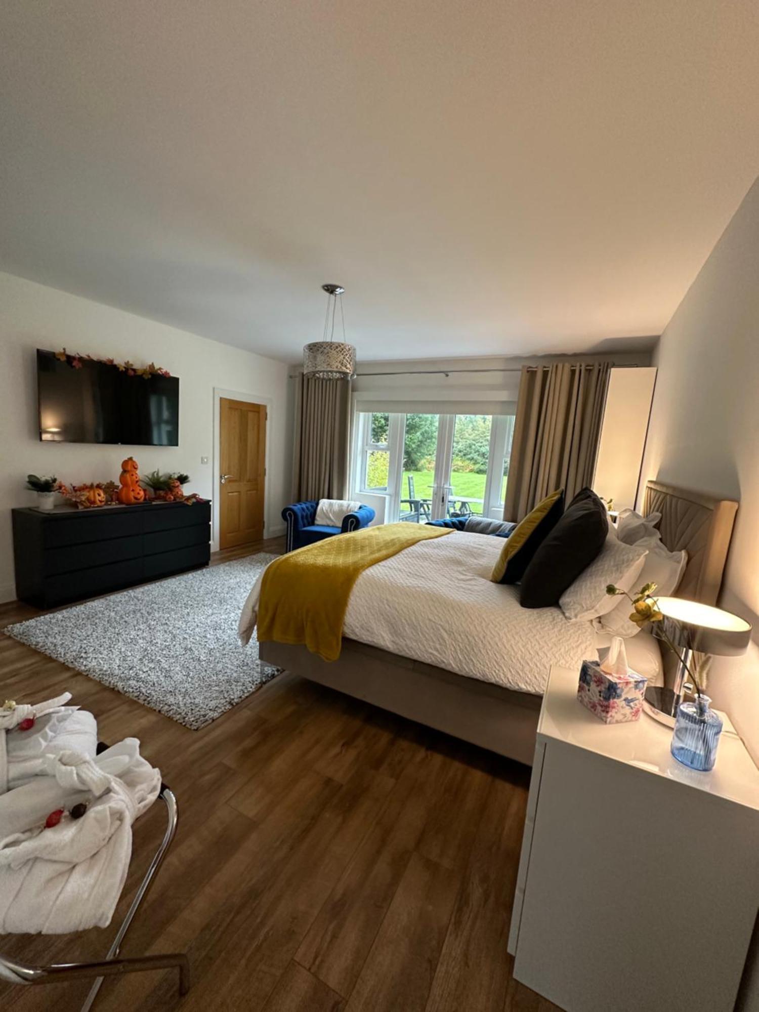 Forest Path Luxury Studio Apartment With Large Bedroom Bathroom And Sauna Sleeps Up To 4 Ballynahinch ภายนอก รูปภาพ