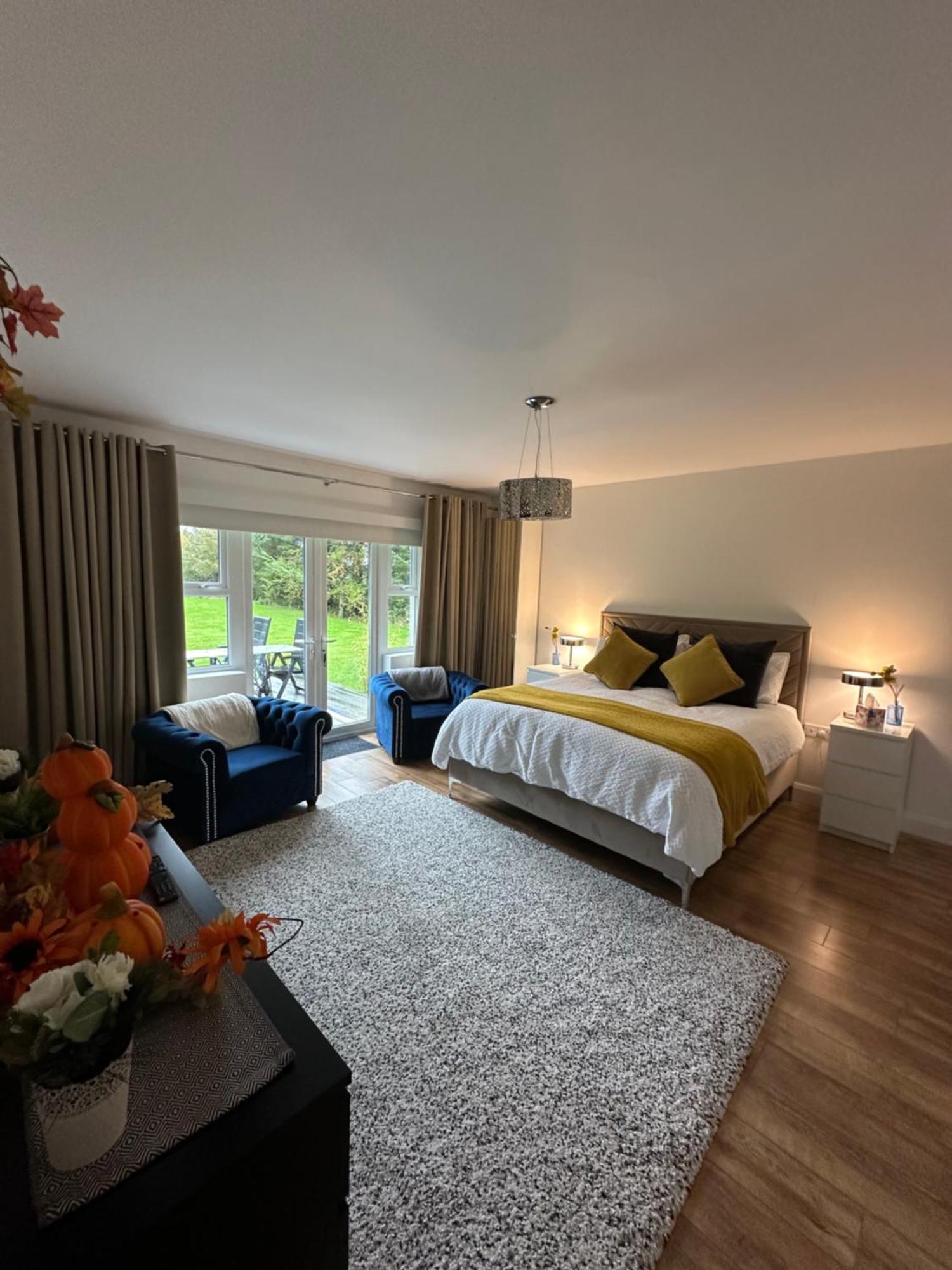 Forest Path Luxury Studio Apartment With Large Bedroom Bathroom And Sauna Sleeps Up To 4 Ballynahinch ภายนอก รูปภาพ