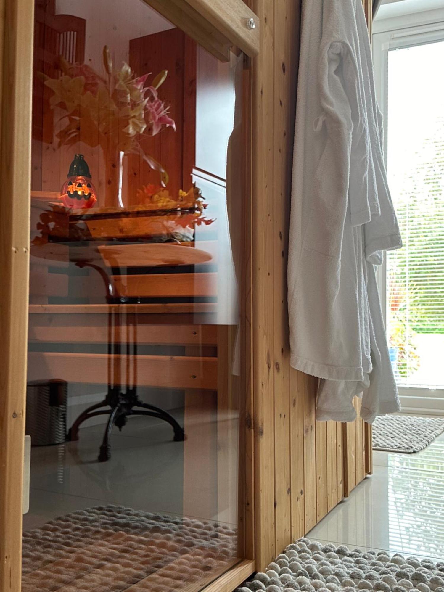 Forest Path Luxury Studio Apartment With Large Bedroom Bathroom And Sauna Sleeps Up To 4 Ballynahinch ภายนอก รูปภาพ